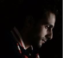 اگر دستم را به نرده های شعر نگیرم، می افتم اگر دستم را به نرده های شعر نگیرم، می افتم