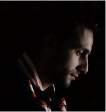 اگر دستم را به نرده های شعر نگیرم، می افتم اگر دستم را به نرده های شعر نگیرم، می افتم