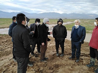 تغییر خودسرانه مسیر آب باعث بروز سیلاب در زبرخان شد تغییر خودسرانه مسیر آب باعث بروز سیلاب در زبرخان شد