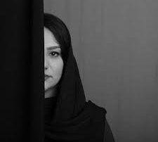 صلح در باداباد گیسویت خوش بخت تر است