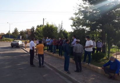 جمعی از فعالان صنعت ساختمان در مقابل فرمانداری نیشابور حضور یافتند جمعی از فعالان صنعت ساختمان در مقابل فرمانداری نیشابور حضور یافتند