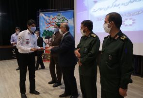از مدافعان وجهادگران سلامت نیشابور همزمان با هفته دفاع مقدس تجلیل شد از مدافعان وجهادگران سلامت نیشابور همزمان با هفته دفاع مقدس تجلیل شد