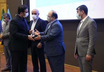 اعطای عنوان «بنگاه ممتاز اقتصادی درجهش تولید و سودآوری» به مجتمع فولاد خراسان اعطای عنوان «بنگاه ممتاز اقتصادی درجهش تولید و سودآوری» به مجتمع فولاد خراسان