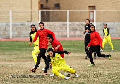 تیم فوتبال بانوان خاتون بم در مقابل کیان نیشابور پیروز شد تیم فوتبال بانوان خاتون بم در مقابل کیان نیشابور پیروز شد