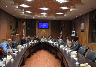 از جمع همکاران که جایگاه و شأن شورای شهر را زیر سوال برده اند گلایه دارم از جمع همکاران که جایگاه و شأن شورای شهر را زیر سوال برده اند گلایه دارم