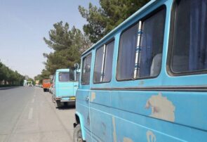 تجمع مینیبوسداران در مقابل فرمانداری نیشابور در اعتراض به کمبود سهمیه سوخت تجمع مینیبوسداران در مقابل فرمانداری نیشابور در اعتراض به کمبود سهمیه سوخت