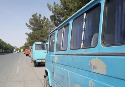 تجمع مینیبوسداران در مقابل فرمانداری نیشابور در اعتراض به کمبود سهمیه سوخت تجمع مینیبوسداران در مقابل فرمانداری نیشابور در اعتراض به کمبود سهمیه سوخت