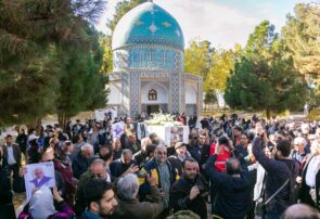 اسلامی ندوشن، نه چنان بزرگ بود و نه چنین کوچک؛ همان بود که بود اسلامی ندوشن، نه چنان بزرگ بود و نه چنین کوچک؛ همان بود که بود