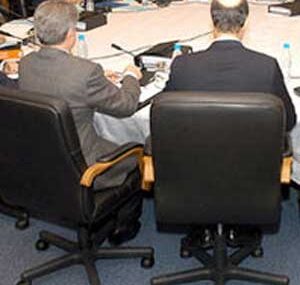 جلسات پر هزینه و بی فایده جلسات پر هزینه و بی فایده