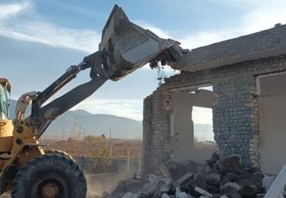 ویلای مربوط به یکی از افسران انتظامی را تخریب کردیم / در بحث ساخت و سازهای غیر مجاز با کسی تعارف نداریم ویلای مربوط به یکی از افسران انتظامی را تخریب کردیم / در بحث ساخت و سازهای غیر مجاز با کسی تعارف نداریم