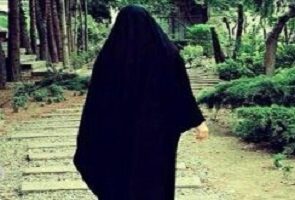 آدمی به هر چه منعش کنند حریصتر میشود* آدمی به هر چه منعش کنند حریصتر میشود*