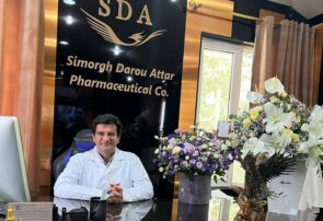 دکتر سعیدی داروساز نیشابوری به عنوان داروساز برتر سال انتخاب شد دکتر سعیدی داروساز نیشابوری به عنوان داروساز برتر سال انتخاب شد