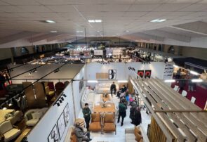 قفل نمایشگاه مبل نیشابور پس از سالها شکست قفل نمایشگاه مبل نیشابور پس از سالها شکست