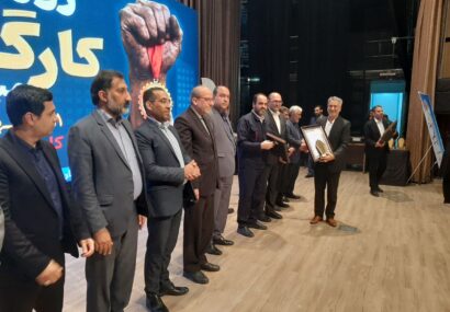 به بهانه روز جهانی کارگر رؤسا لوح تقدیر گرفتند به بهانه روز جهانی کارگر رؤسا لوح تقدیر گرفتند