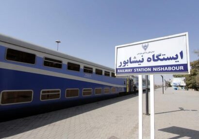 توقف قطارهای ۵ ستاره در نیشابور حذف شد/ مسافران سرگردان نیشابور از مشهد سردرآوردند