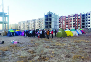 متقاضیان مسکن ملی نیشابور چادرنشین شدند متقاضیان مسکن ملی نیشابور چادرنشین شدند