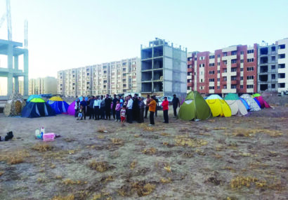 متقاضیان مسکن ملی نیشابور چادرنشین شدند متقاضیان مسکن ملی نیشابور چادرنشین شدند